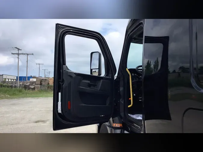 2023 Freightliner Cascadia 126