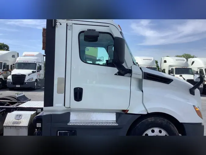 2021 Freightliner Cascadia 12699dc5da51b30ff664a0d999c15902dc6