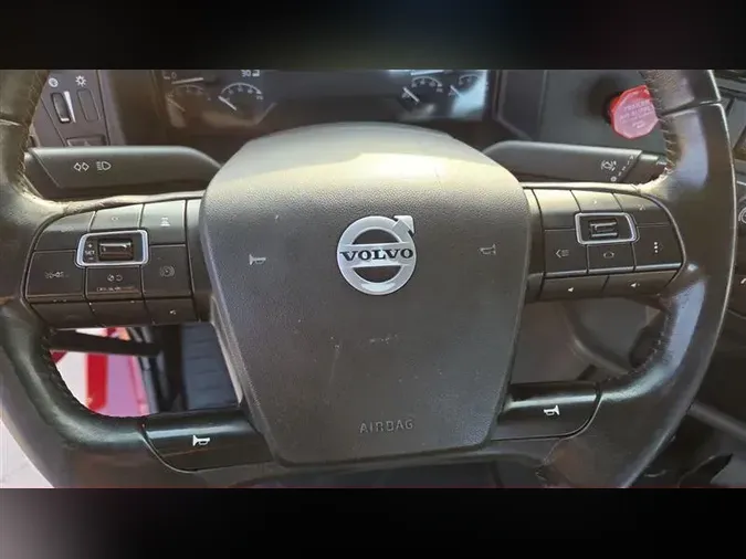 2022 VOLVO VNL64T300