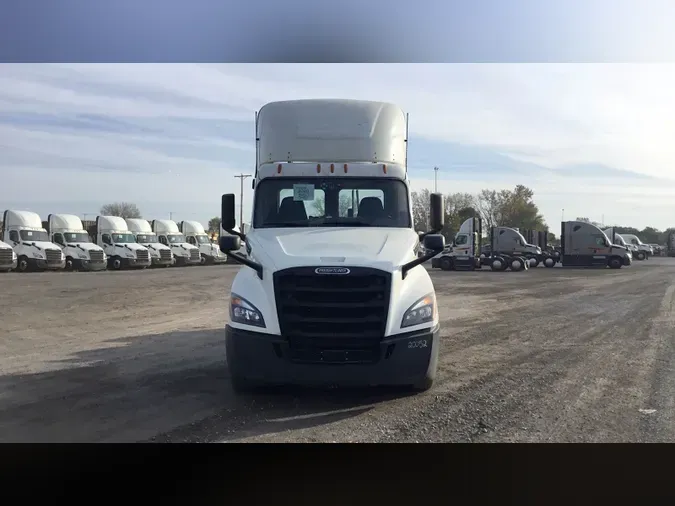 2020 Freightliner Cascadia 12699dfdf5330cb43c4c5198fac37e5830f