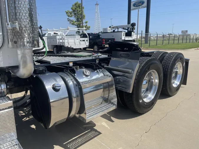 2022 Peterbilt 389