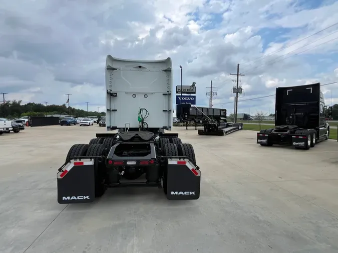 2025 MACK AN64T70