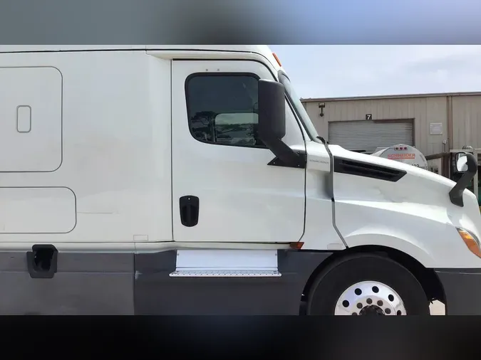 2020 Freightliner Cascadia 126