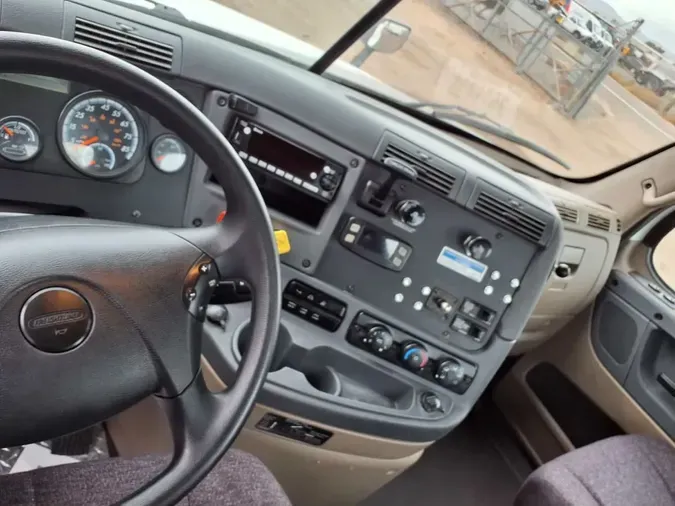 2017 FREIGHTLINER/MERCEDES CASCADIA 12599f1734aca46f91967ffd510180dbbf6