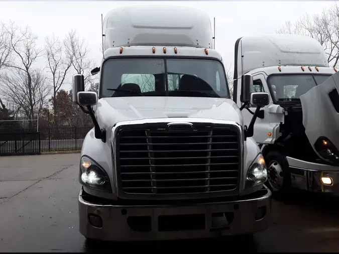 2018 FREIGHTLINER/MERCEDES CASCADIA 113