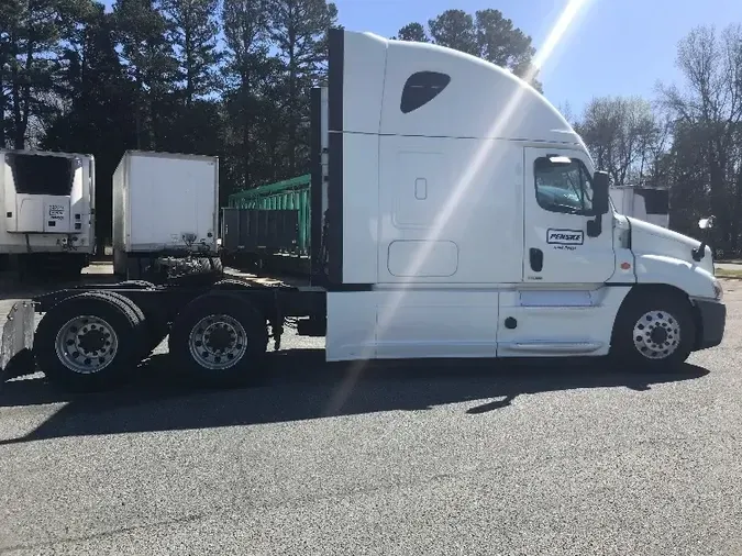 2018 Freightliner X12564ST