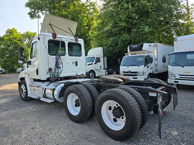 2017 FREIGHTLINER/MERCEDES CASCADIA 125