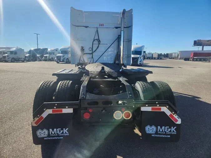 2021 VOLVO VNR64T640