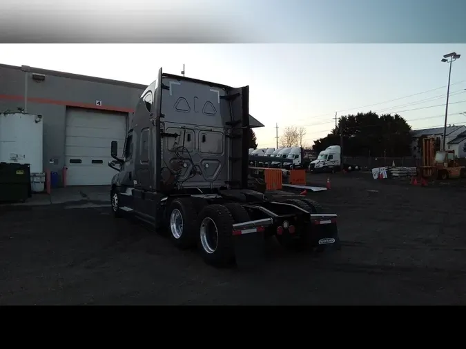 2024 Freightliner Cascadia 126