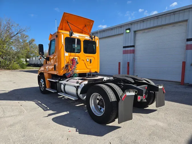 2019 FREIGHTLINER/MERCEDES CASCADIA 125