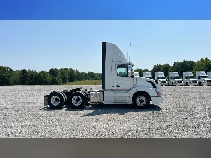 2017 Volvo VNL300