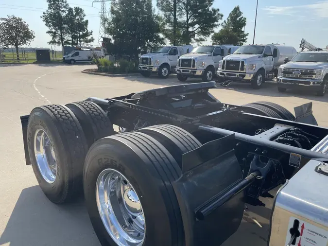 2023 Peterbilt 389