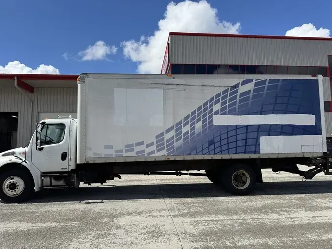 2007 Freightliner BUSINESS CLASS M2 106