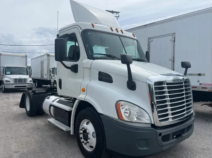 2015 FREIGHTLINER/MERCEDES CASCADIA 113