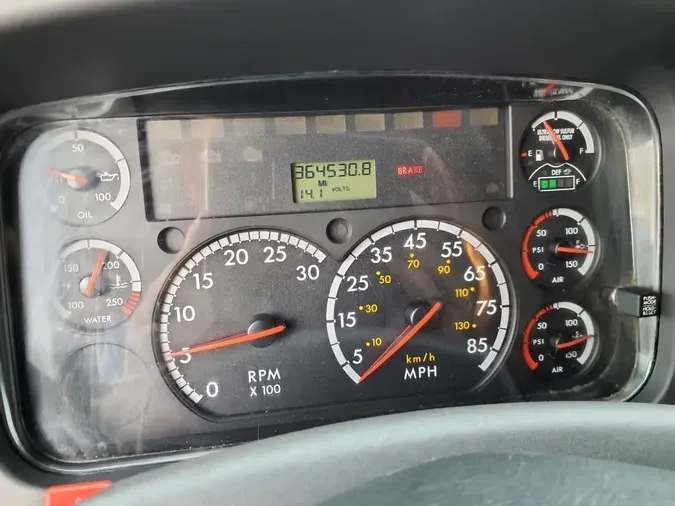 2015 FREIGHTLINER M2 112