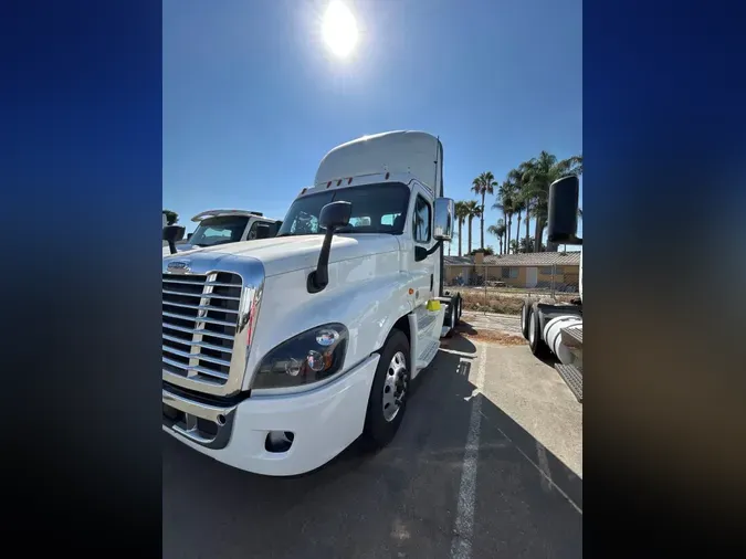 2019 FREIGHTLINER CASCADIA 125