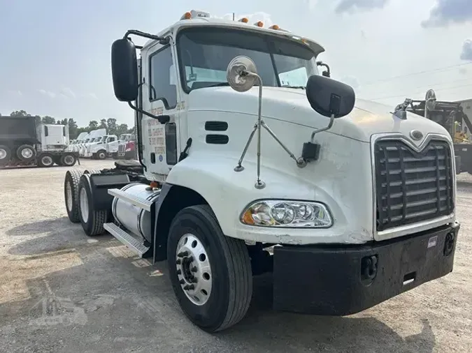 2005 MACK VISION CXN613