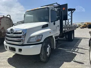 2013 HINO 268