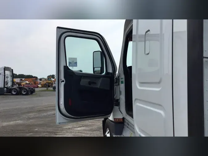 2021 Freightliner Cascadia 126