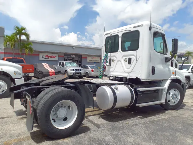 2016 FREIGHTLINER/MERCEDES CASCADIA 113