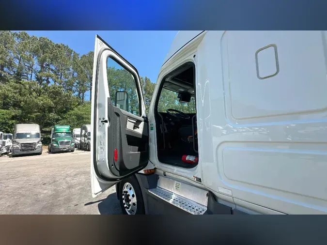 2021 Freightliner Cascadia 126
