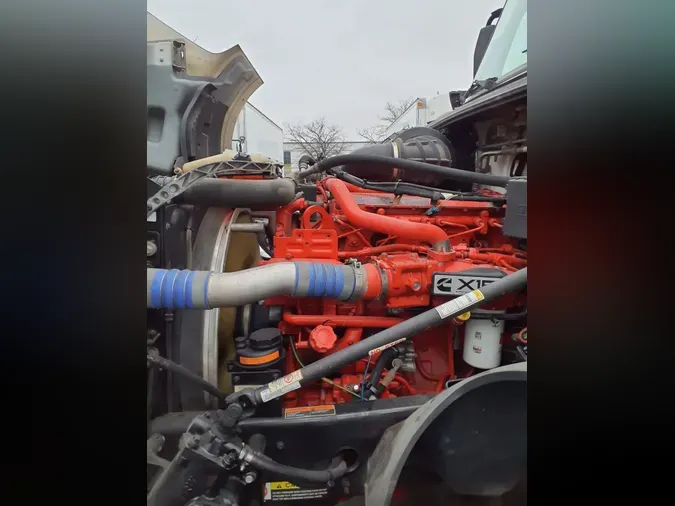 2019 VOLVO VNL64T-300