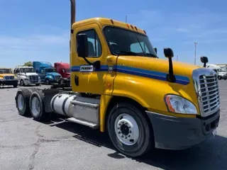 2015 FREIGHTLINER X12564ST