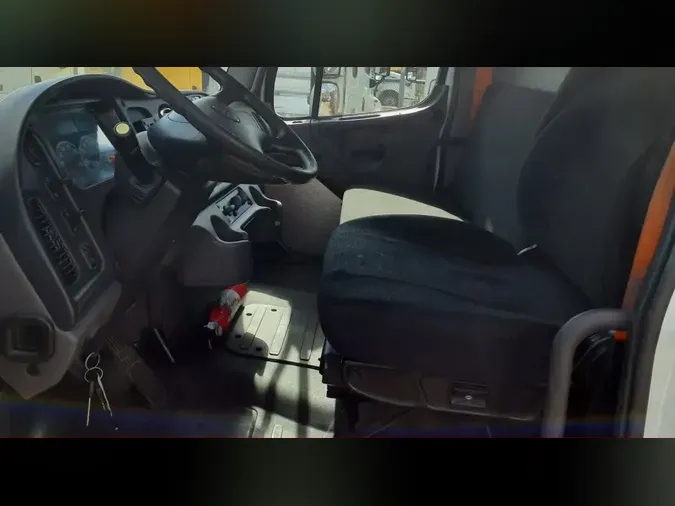 2018 FREIGHTLINER M2 106