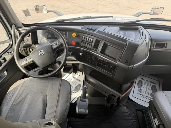 2020 VOLVO VNL64T760
