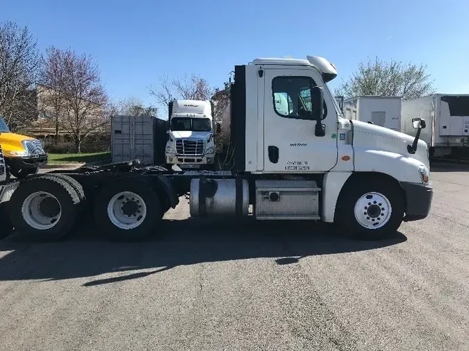 2018 Freightliner X12564ST