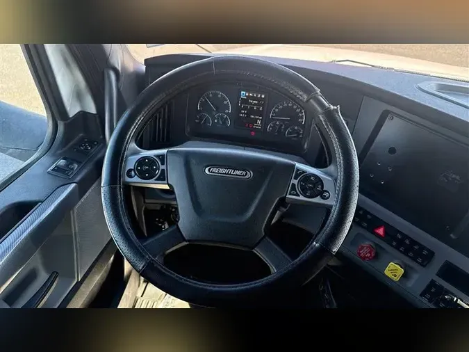 2022 FREIGHTLINER CA126