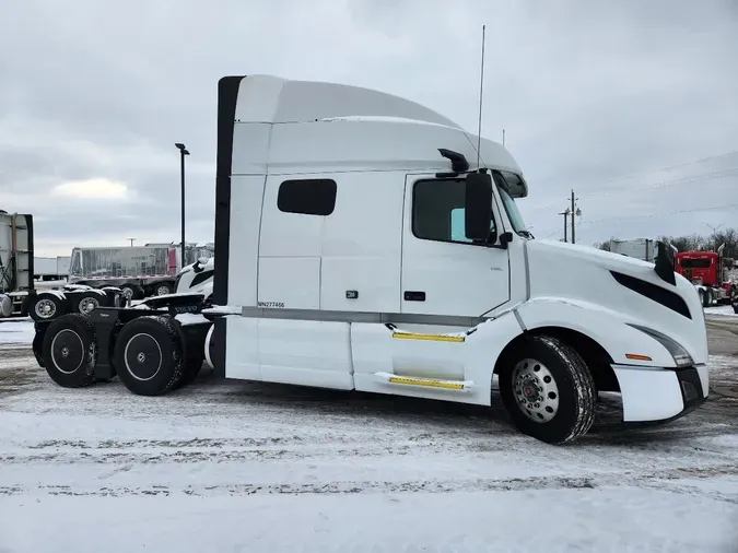 2021 VOLVO VNL64T740