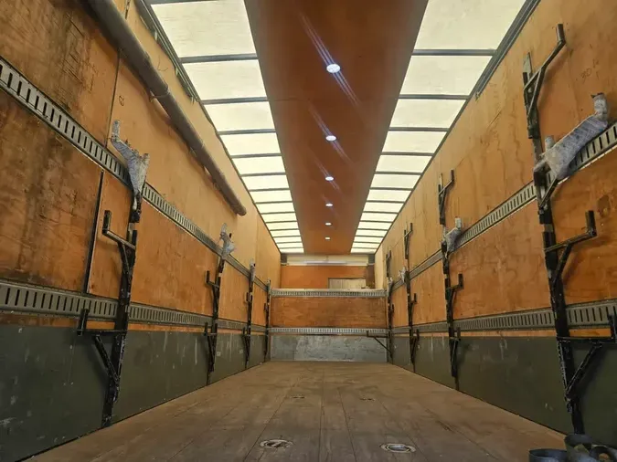 2018 FREIGHTLINER M2 106
