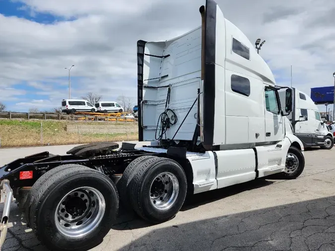 2020 VOLVO VNL64T760