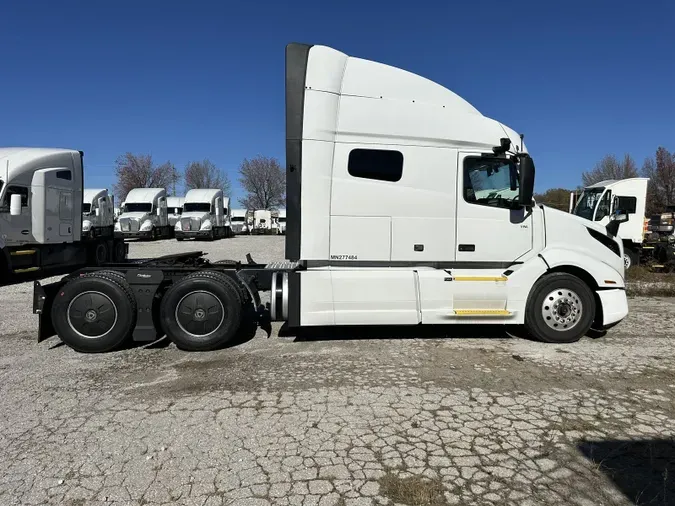 2021 VOLVO VNL64T740