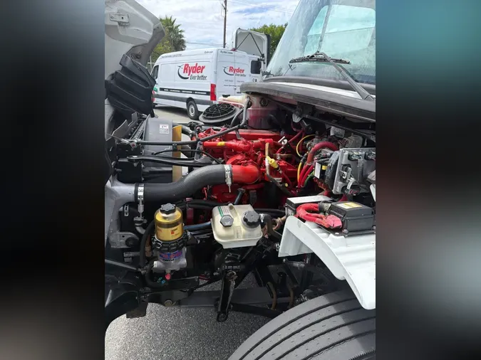 2017 FREIGHTLINER/MERCEDES M2 106