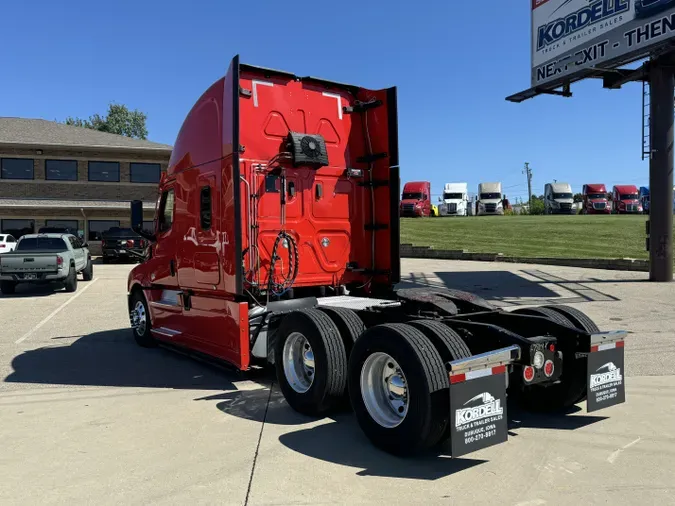 2022 FREIGHTLINER Cascadia 126