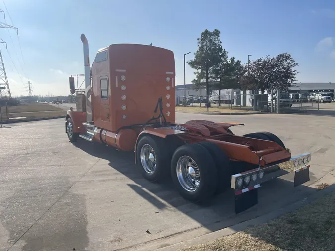 2022 Kenworth W900L
