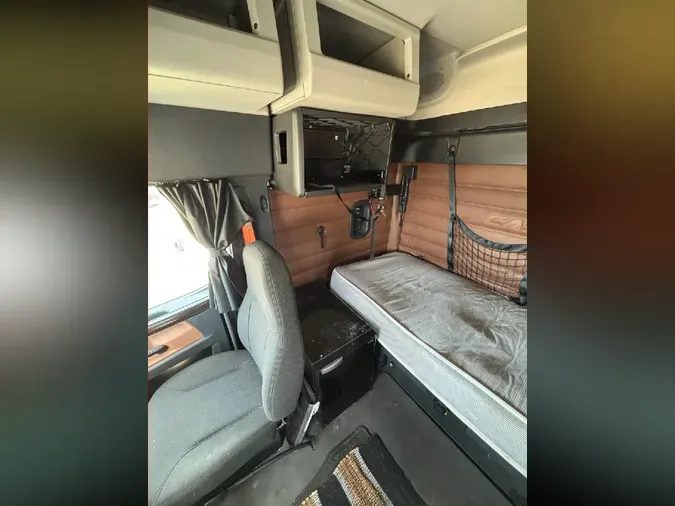 2021 FREIGHTLINER CA116