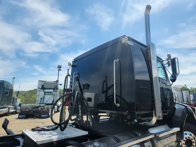2011 WESTERN STAR 4900