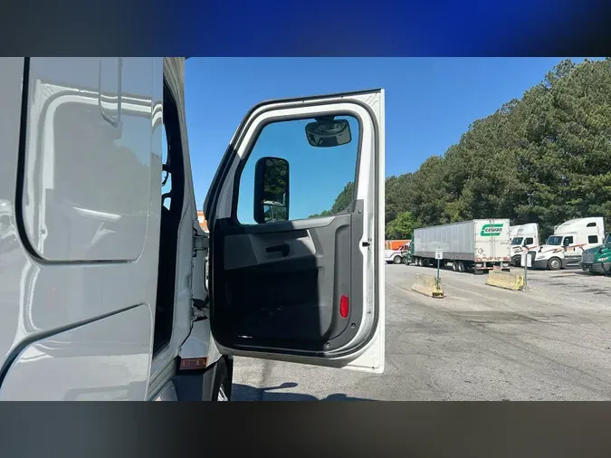 2021 Freightliner Cascadia 126