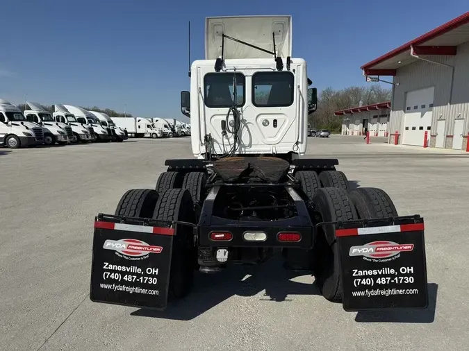 2020 Freightliner CASCADIA 126