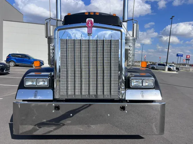 2022 KENWORTH W900L