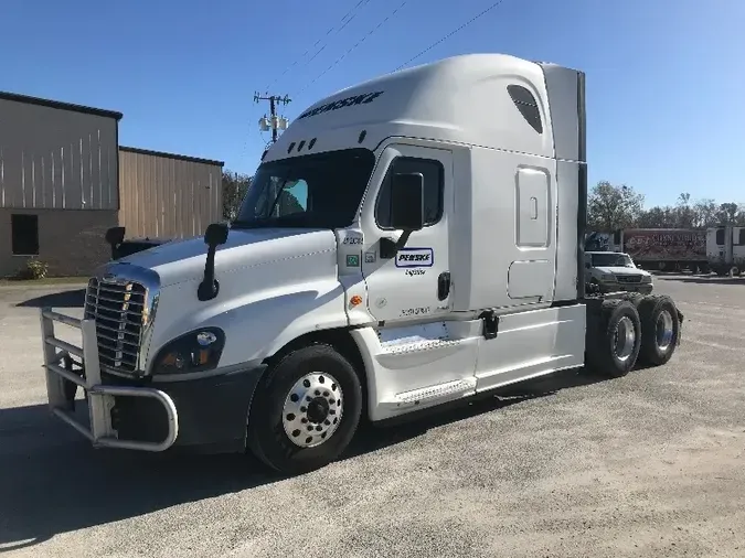 2019 Freightliner X12564ST