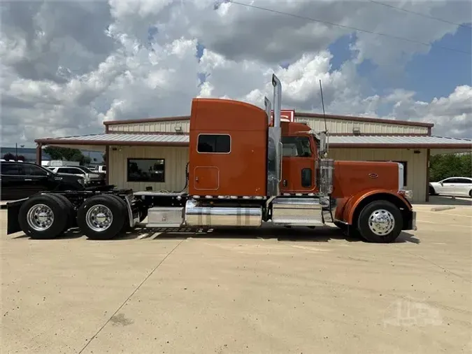 2022 PETERBILT 389