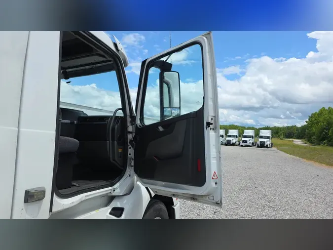 2018 Volvo VNL300