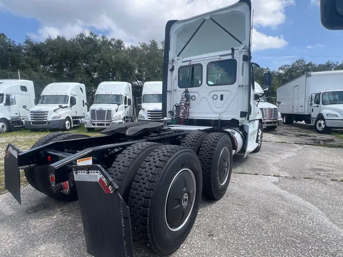 2018 FREIGHTLINER/MERCEDES CASCADIA 125