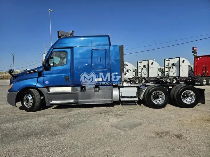 2021 FREIGHTLINER Cascadia 126