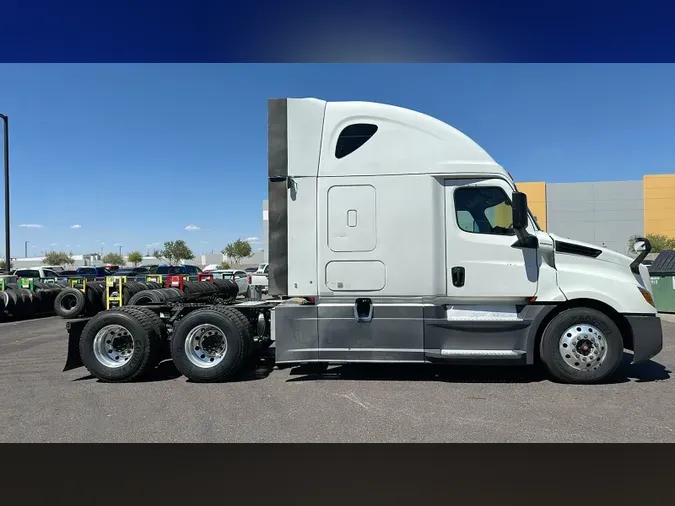 2019 Freightliner Cascadia 126