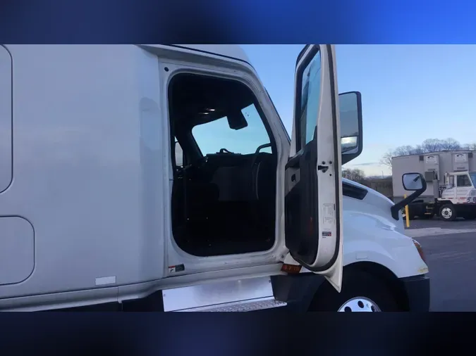 2021 Freightliner Cascadia 126